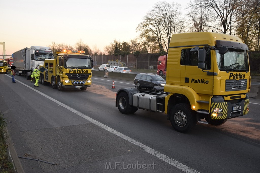 VU LKW A 4 Rich Aachen hinter Rodenkirchener Bruecke P35.JPG - Miklos Laubert